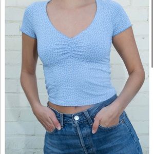 💫 Brandy Melville Gina Top crop blue white floral